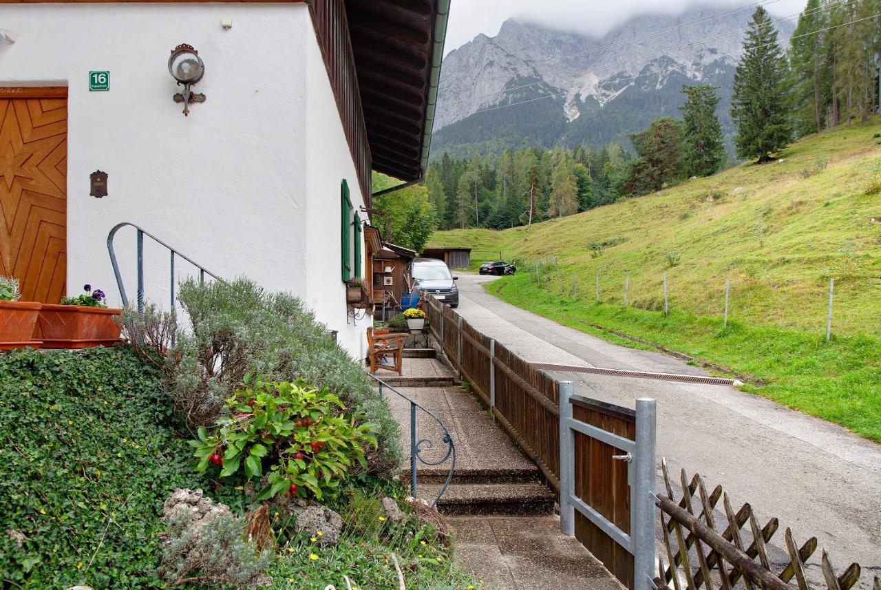 Ferienwohnung Zugspitznest Грайнау Екстериор снимка